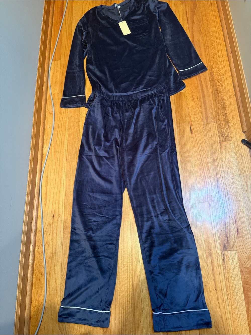 Ekouaer M Velvet Velour Two-Piece Pajama Lounge Set in Deep Navy Blue White Trim
